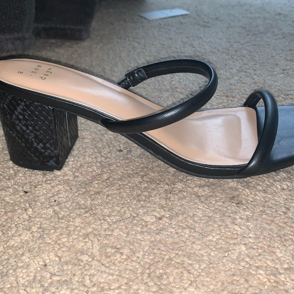 Black Heels - Picture 5 of 5